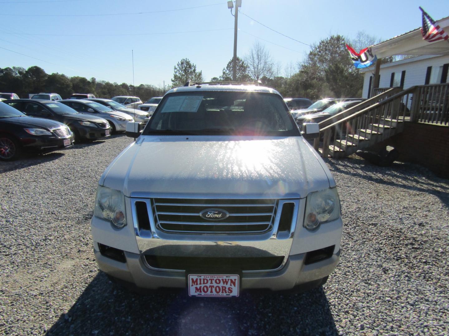 2009 White Ford Explorer Eddie Bauer 4.0L 2WD (1FMEU64E49U) with an 4.0L V6 SOHC 16V engine, Automatic transmission, located at 15016 S Hwy 231, Midland City, AL, 36350, (334) 983-3001, 31.306210, -85.495277 - Photo#1